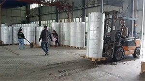 Carga de papel autocopiativo NCR en contenedores